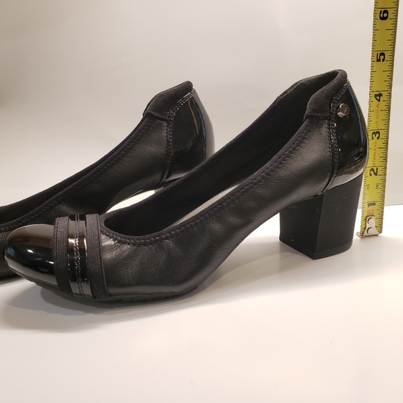 Size 7M, Black 2 inch Heels - Picture 8 of 11
